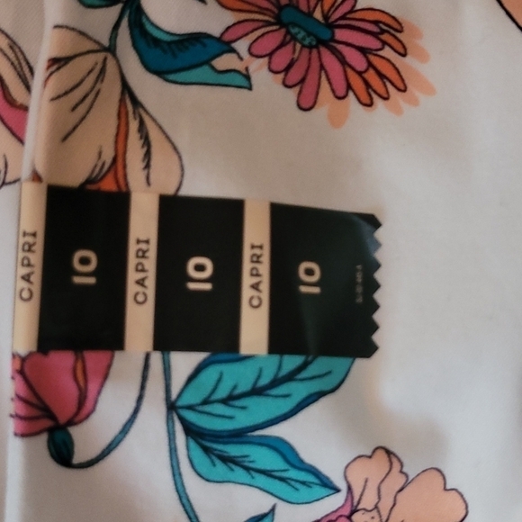 Nwt - St. JOHN'S BAY FLORAL CAPRIS SIZE 10 - Picture 4 of 4